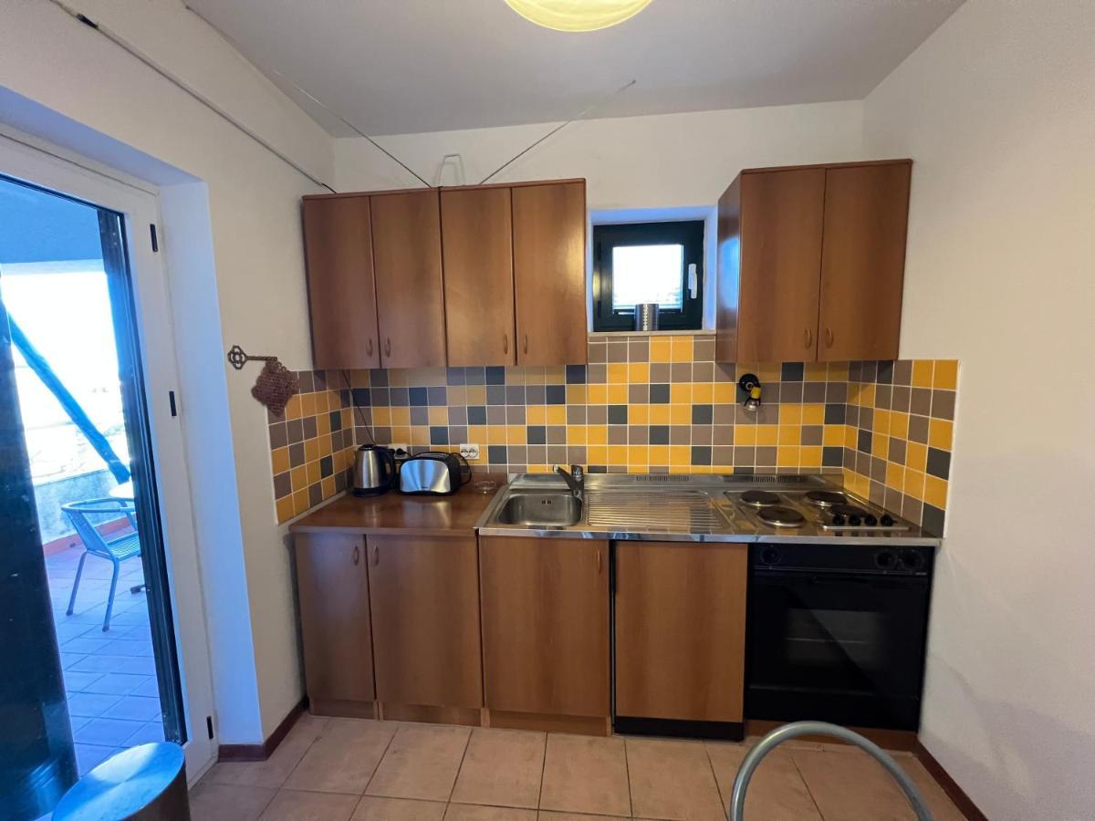 Apartment Luka Новаля Екстериор снимка
