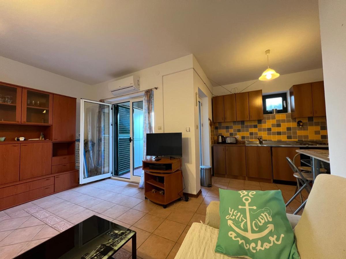 Apartment Luka Новаля Екстериор снимка
